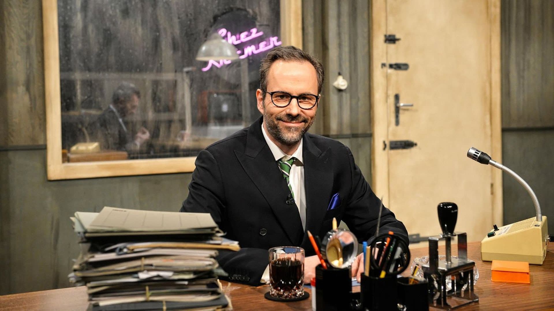 Chez Krömer backdrop